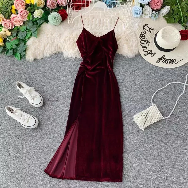 Midi dresses with keyhole backs for a flirty and unexpected detail Velvet Vintage Dress