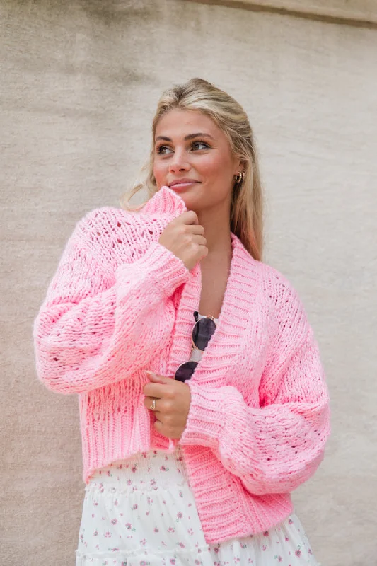 floral print women cardigan for a feminine touchfloral print women cardigan for a feminine touchFocus On Me Pink Textured Sleeve Cropped Cardigan