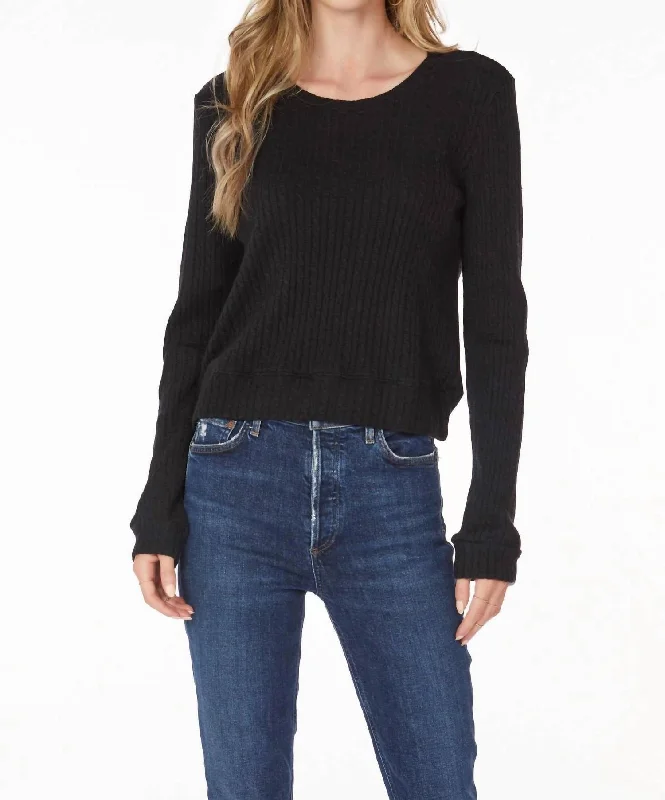 Crewneck Pullover Cable Knit In Black