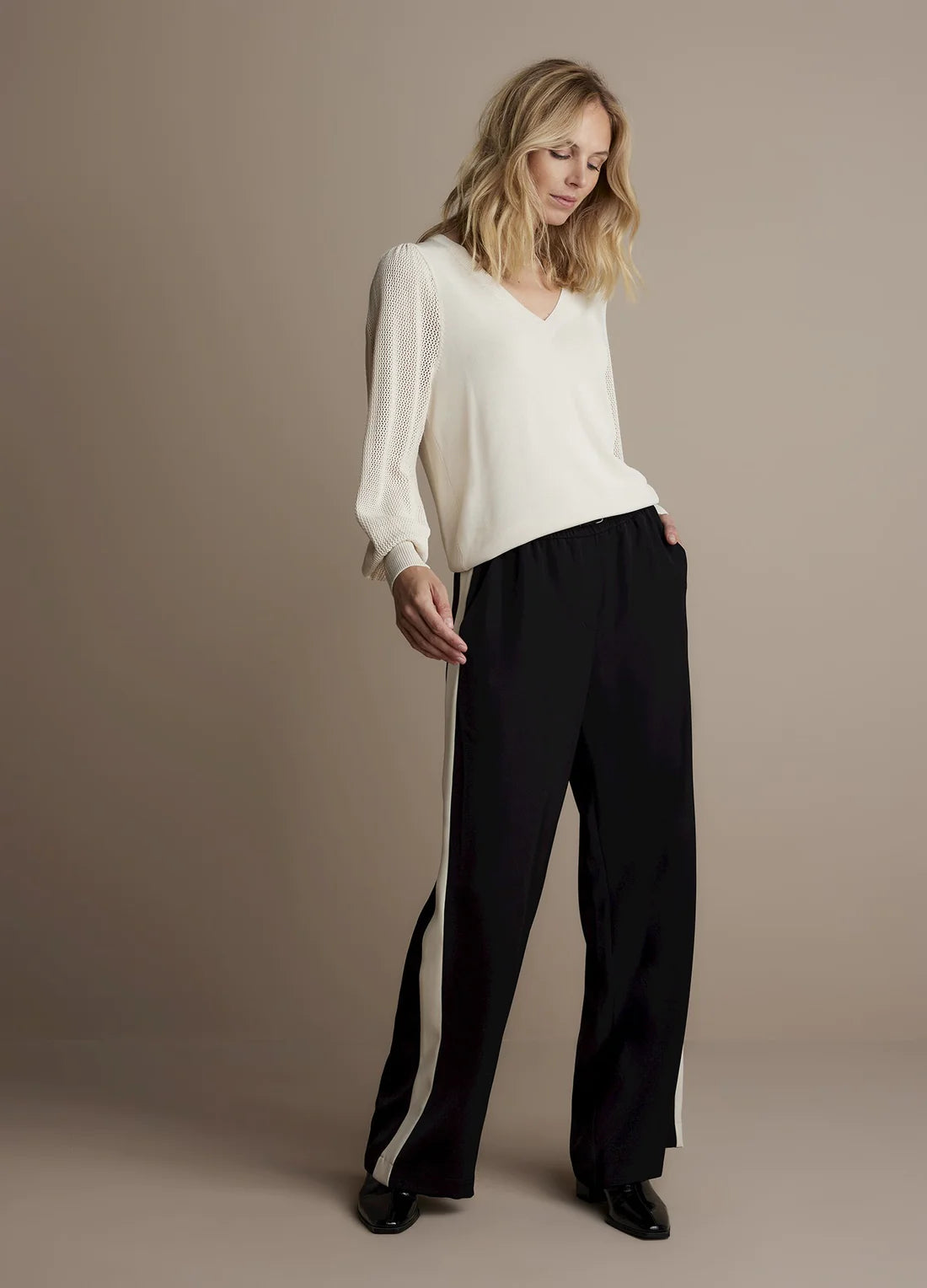 Tie - Front Women's Lambswool Sweaters in Pastel HuesSummum Ivory V Neck Sweater