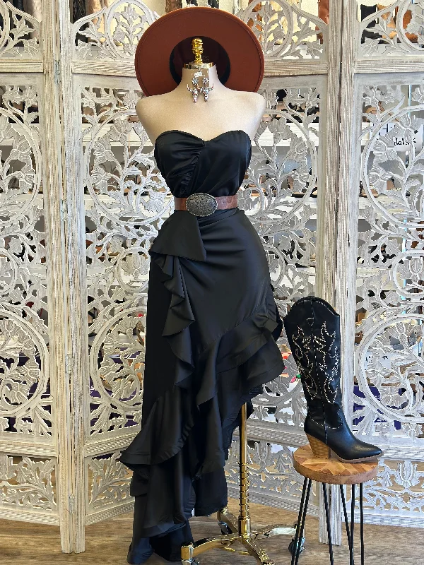 Ball Gown Women Dress with a Full Skirt for a Princess - like LookBlack Heartlined High Low Dress- Not Stretchy, No Estira viene reducido
