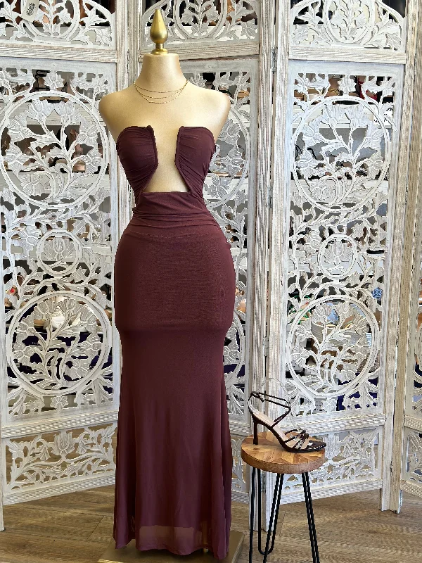 Ball Gown Women Dress with a Full Skirt for a Princess - like LookBurgundy Underwired Mesh Midi Dress - Estira, Stretchy