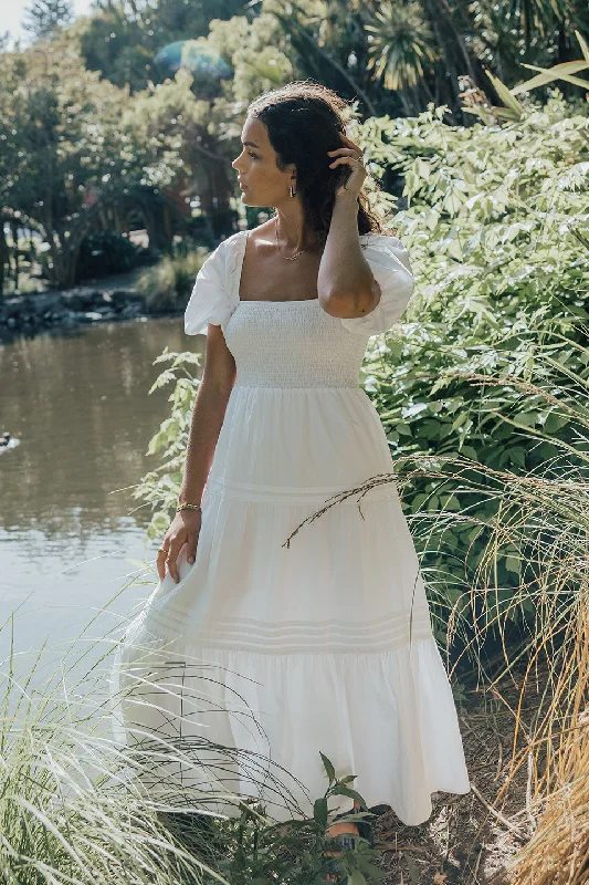 Sleeveless Women Dress in Bright Colors for Summer PartiesCaptivate White Square Neck Bubble Slv Pleat Tiered Midi Dress