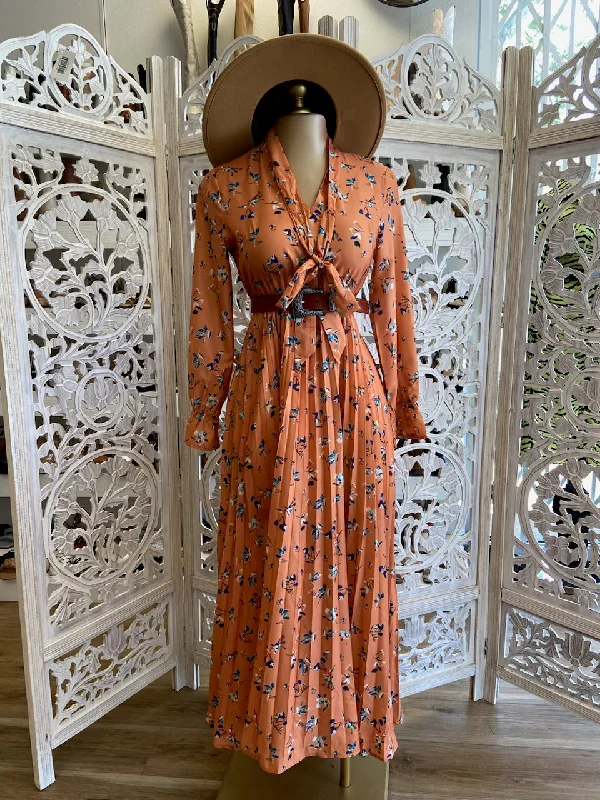 Shift Women Dress with a Simple and Classic Design for Everyday WearCollard Pleated Dress