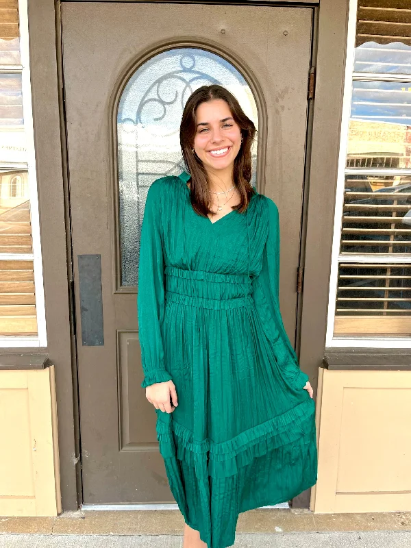 Mini Women Dress with a Short Hem for a Young and Trendy StyleEmerald Green Midi Dress