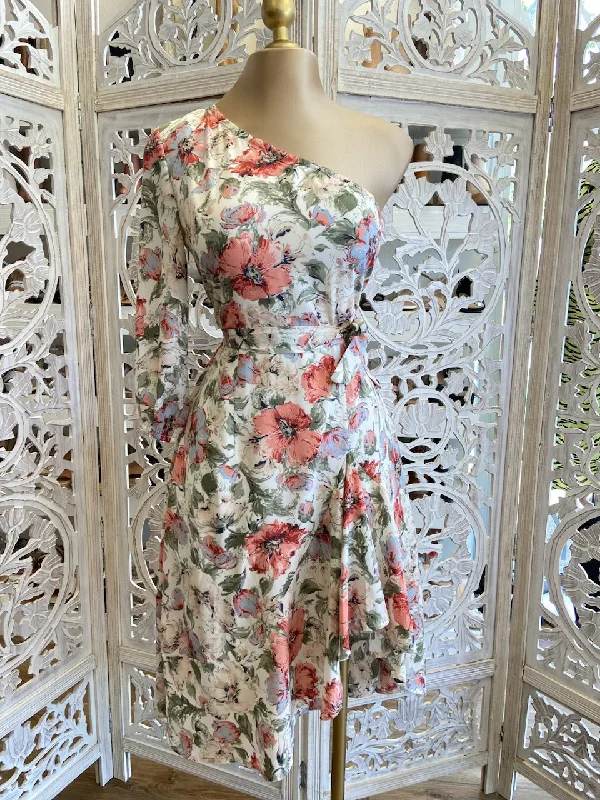 Backless Women Dress for a Sexy and Alluring Look at Evening EventsFlowy One Sleeve Floral Dress