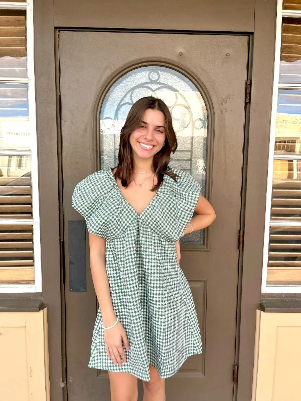 Sheath Women Dress with a Tailored Fit for a Professional LookGreen Gingham Dramatic Shoulder Dress