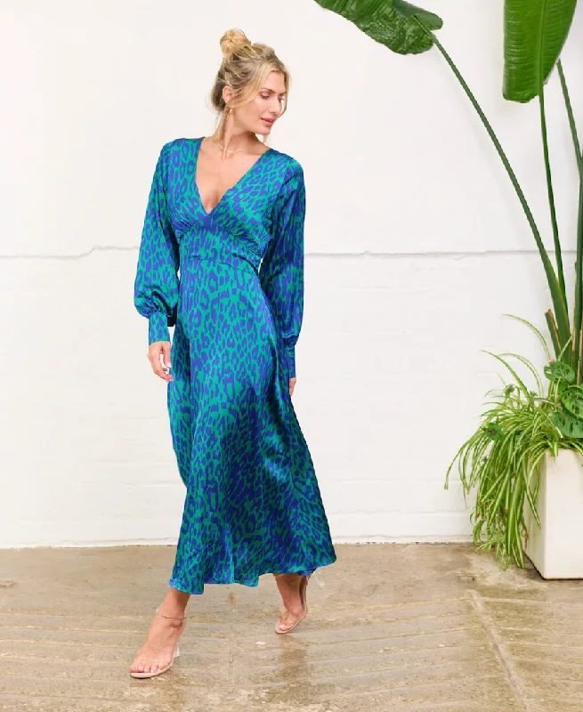 Backless Women Dress for a Sexy and Alluring Look at Evening EventsBlue Leopard Printed Maxi Dress