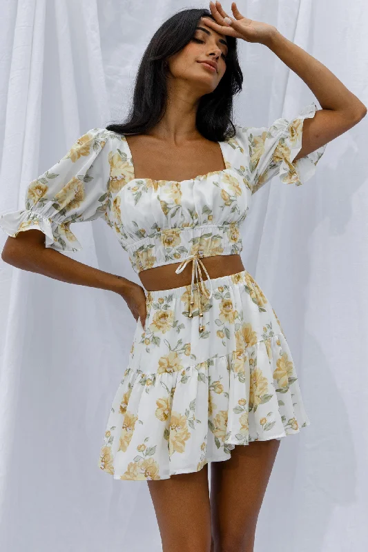 Little Black Women Dress with Sequins for a Glamorous Night OutLilibet Puff Sleeve Drawstring Crop Top Floral White