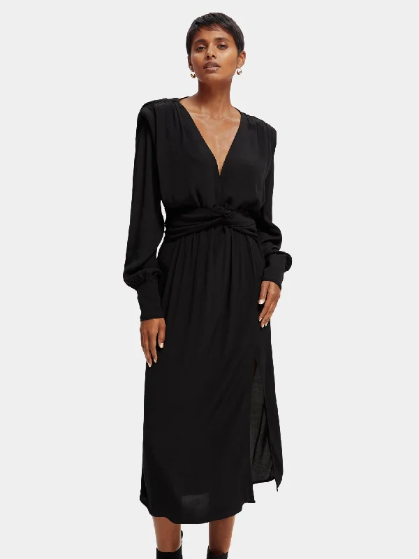 Long - Sleeve Women Dress in Velvet for a Luxurious Winter LookLong sleeved belted v-neck midi dress