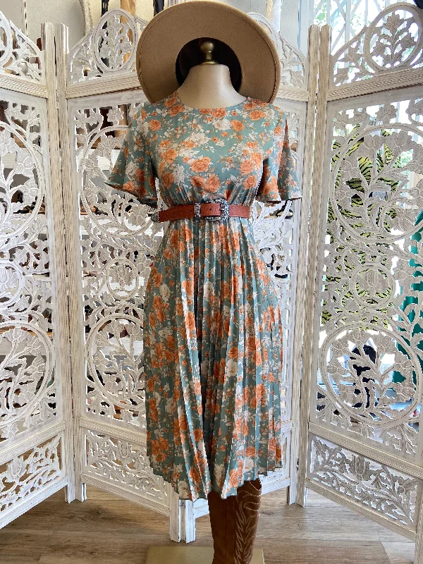 Maxi Women Dress with Floral Print for a Bohemian VibePleated Floral Dress