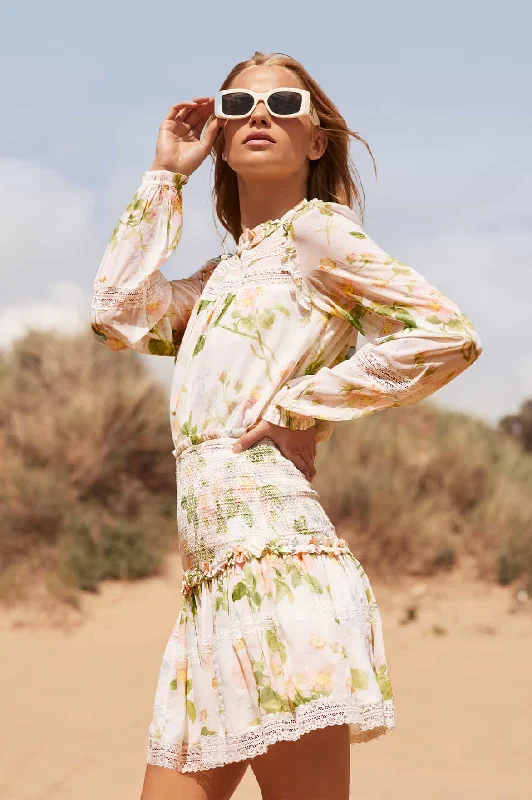 Empire Waist Women Dress to Accentuate the Bust and Conceal the Waist Empire Waist Women Dress to Accentuate the Bust and Conceal the Waist Immortal Rose Poppy Smocked Micro Mini Skirt