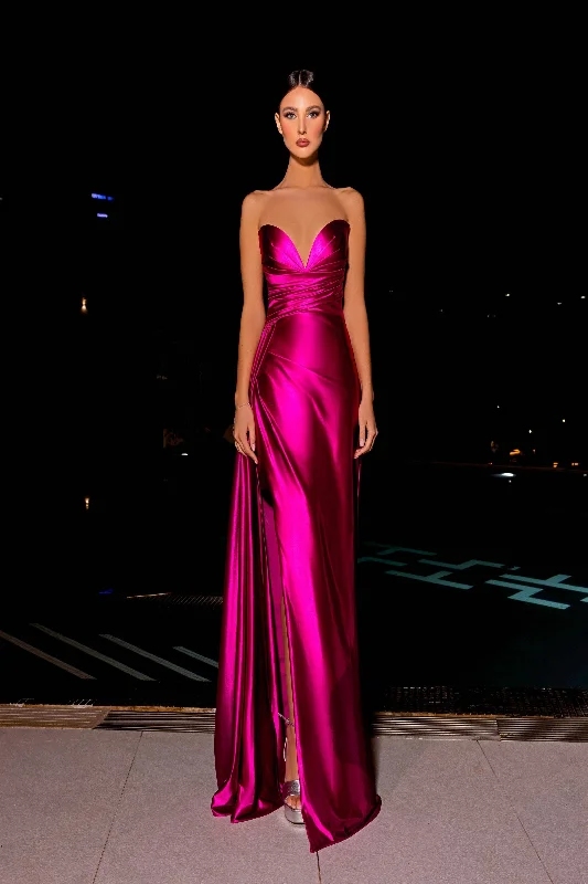 Halter Neck Women Dress to Show Off the Shoulders and Neckline Halter Neck Women Dress to Show Off the Shoulders and Neckline Nicoletta NC2009
