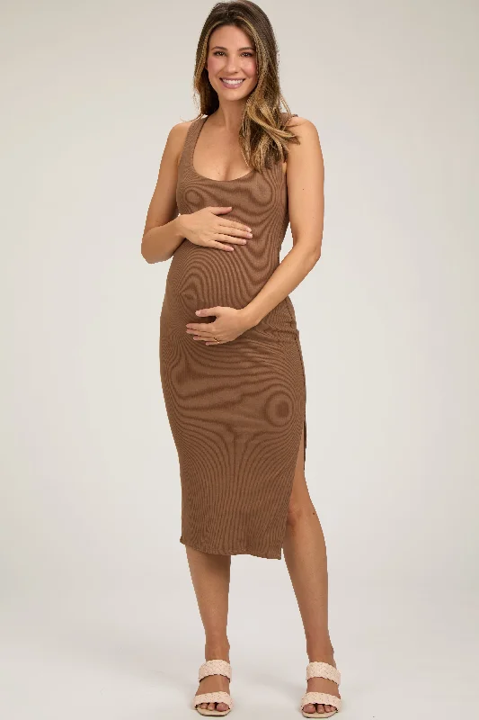 Midi dresses with asymmetric hems for a fashion - forward and dynamic appearanceCamel Ribbed Knit Sleeveless Side Slit Maternity Dress
