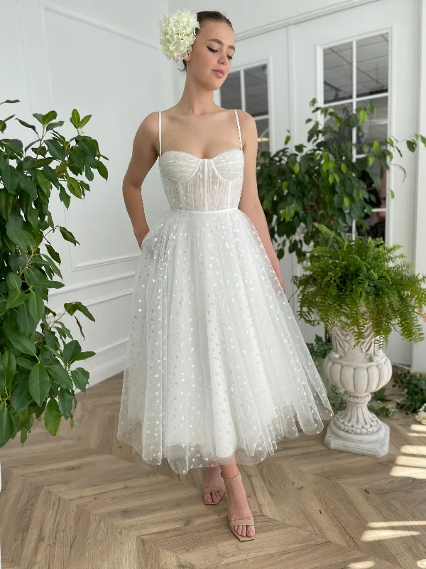 Midi dresses with ruffled bodices for a more pronounced feminine lookIvory Hearty Dress