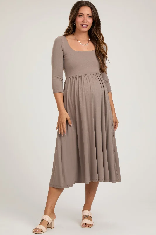 Sleeveless midi dresses with lace details for summer weddingsMocha Square Neck 3/4 Sleeve Maternity Midi Dress