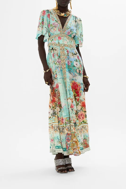 Maxi dresses with a ruffled neckline for a charming lookSHAPED WAISTBAND DRESS WITH FLUTTER SLEEVES THE JEWELLERY MUSEUM