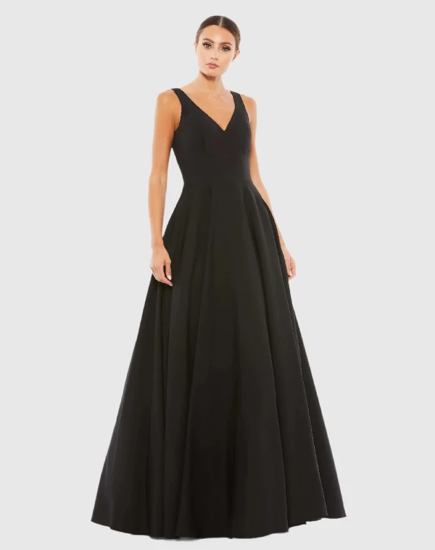 Ruffled maxi dresses with a tiered skirt for added volumeBlack Classic Sleeveless A-Line Gown with Pockets
