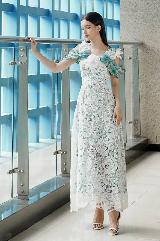 Maxi dresses with cut - out details on the sides for a modern edgeUltear Sheath V-Neck Lace Maxi Dress