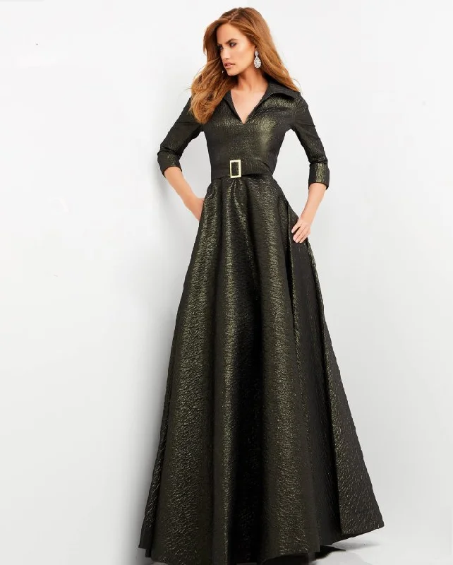 Metallic maxi dresses for a glamorous New Year's Eve party Metallic maxi dresses for a glamorous New Year's Eve party Jovani 05075 Long Pleated A Line Metalic Formal Prom Dress
