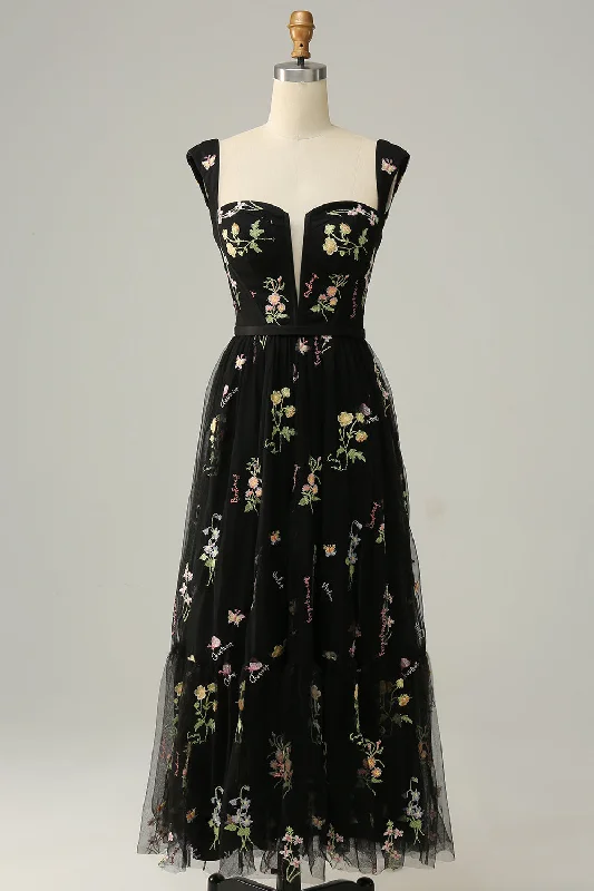 Cocktail dresses with a gathered skirt and a button - down frontA Line Sweetheart Black Long Prom Dress with Embroidery