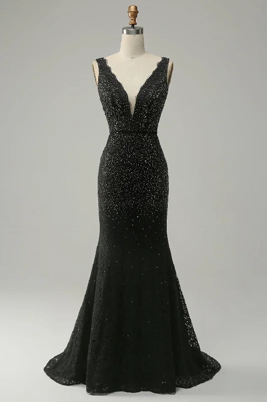 Short cocktail dresses in royal blue for a formal eventMermaid Deep V Neck Black Lace Long Prom Dress with Beading