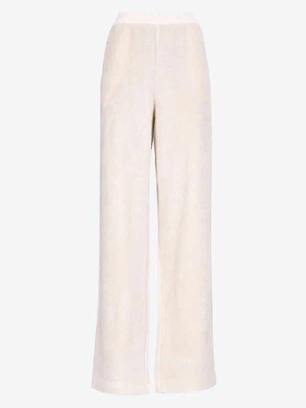 High - Waisted Women Shorts for a Retro and Flattering LookSweatpants