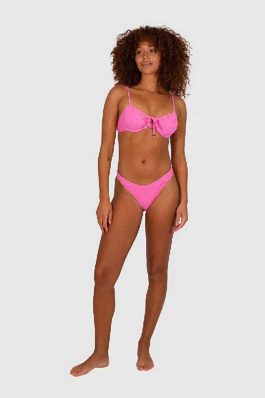 String bikini for a minimalistic and sexy beach styleIbiza Rio Scoop Pant Flamingo