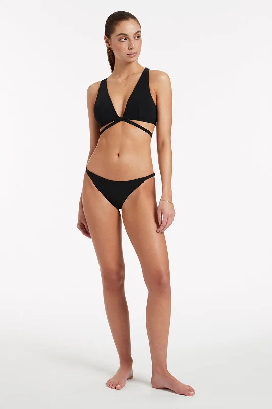 String bikini for a minimalistic and sexy beach styleJetset Skinny Side Hipster Pant